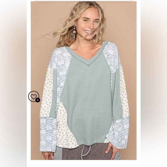 142. NWT POL Green/Blue/Cream Floral Patchwork Mixed Media V-Neck Top - Picture 4 of 5